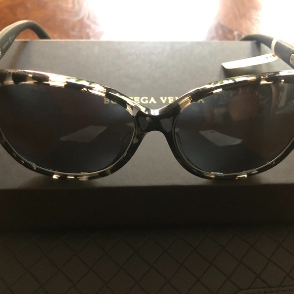NWT - Bottega Venetta Sunglasses MSRP $495 - Picture 6 of 7